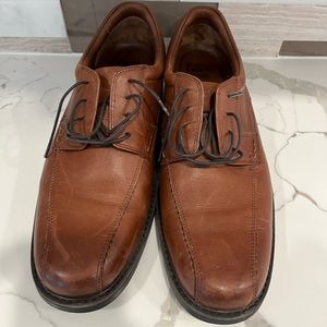 Johnson & Murphy like new Brown leather shoes size 11 worn less then 10 times